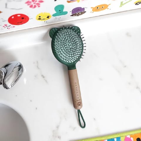 "Teddy" The cutest Bear Kiddo Brush