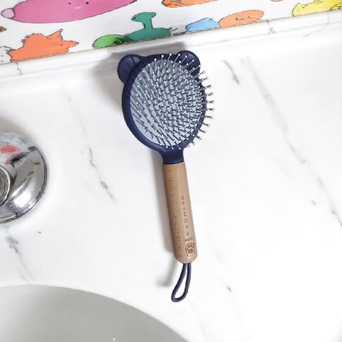 "Teddy" The cutest Bear Kiddo Brush